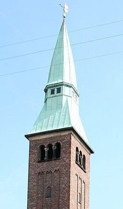 Kirketårnet og klokkeringning